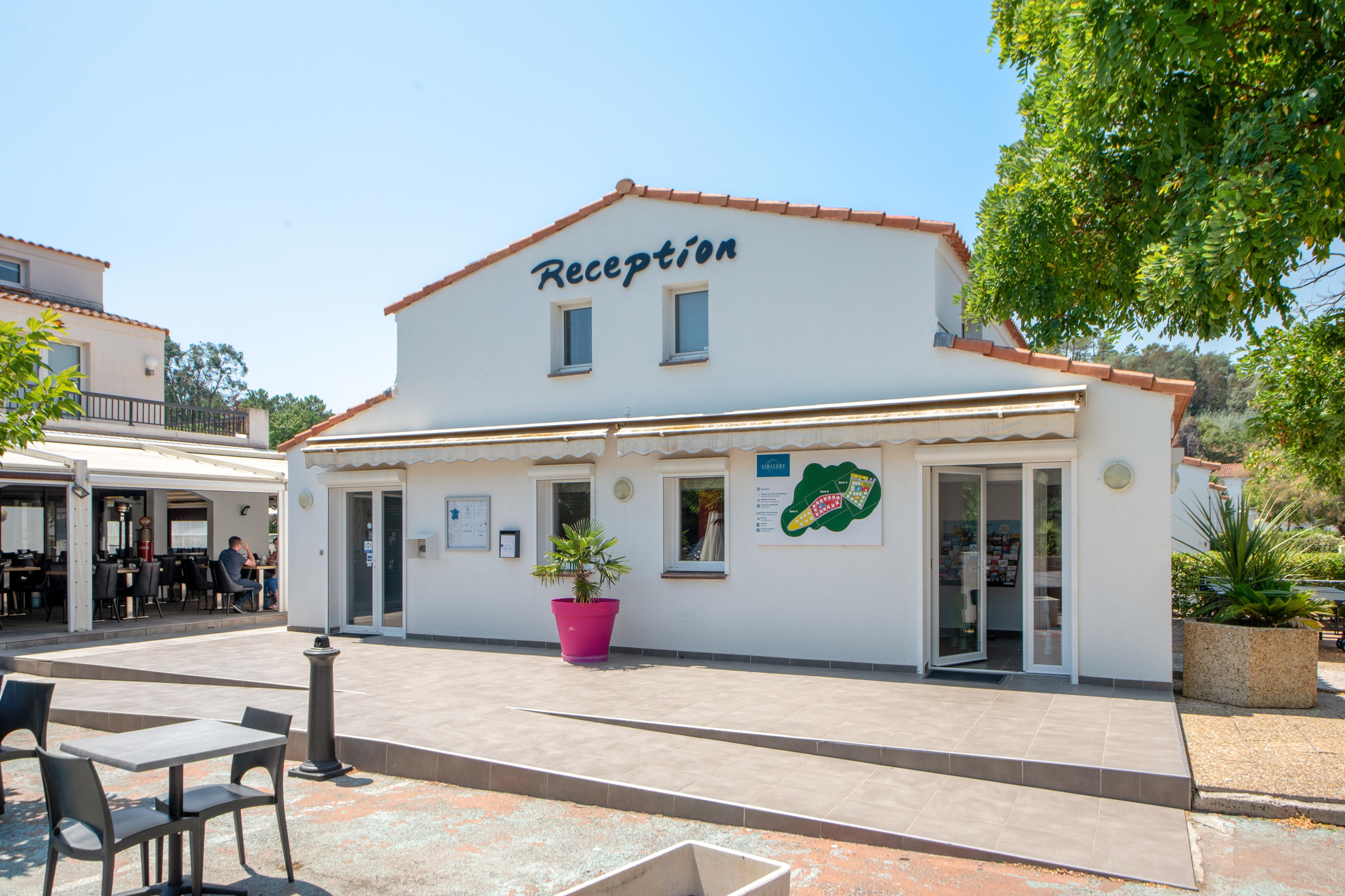 Comfort Aparthotel Mandelieu La Napoule Village Εξωτερικό φωτογραφία