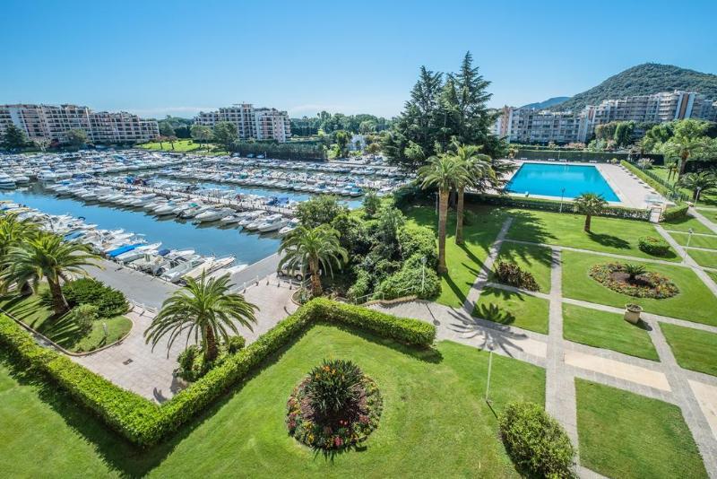 Comfort Aparthotel Mandelieu La Napoule Village Εξωτερικό φωτογραφία