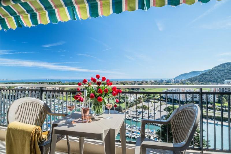 Comfort Aparthotel Mandelieu La Napoule Village Εξωτερικό φωτογραφία